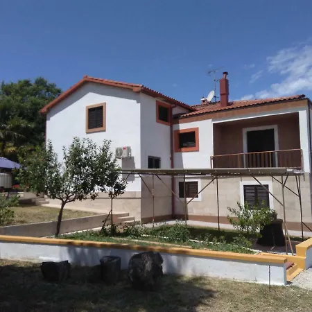 Ina Apartment Funtana Exterior photo
